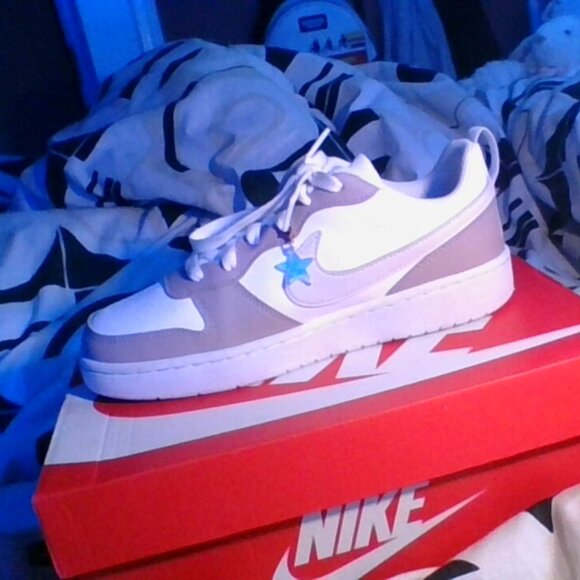 Nike - Picture 6 of 6